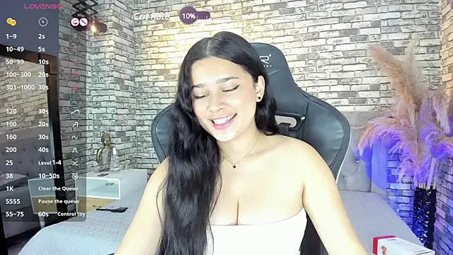 Snapshot of ariadna_milano chatting on 01-07-25, 03:44 ariadna milano online show from 01-07-25, 03:44