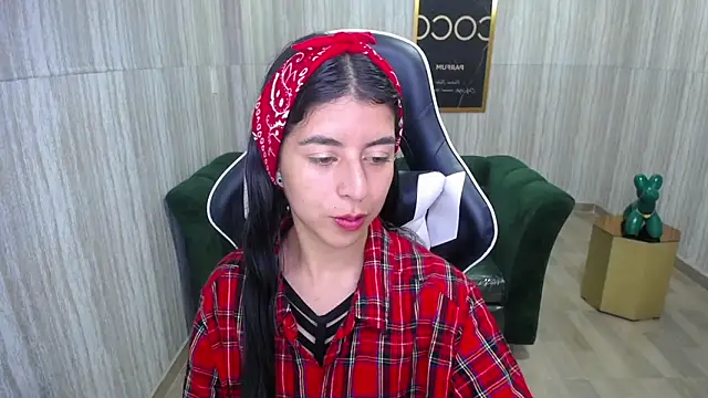 Snapshot of Bela_t_ chatting on 12-14-24, 04:31 Bela t online show from 12-14-24, 04:31