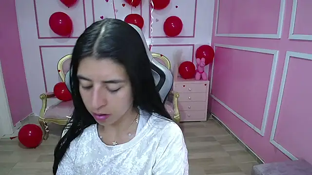 Snapshot of Bela_t_ chatting on 02-13-25, 04:28 Bela t online show from 02-13-25, 04:28