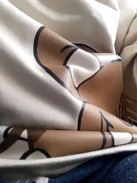 Snapshot of devi_black13_ chatting on 12-25-24, 04:22 devi black13 online show from 12-25-24, 04:22