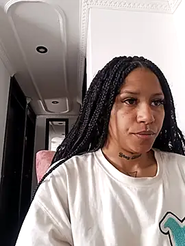 Snapshot of devi_black13_ chatting on 03-03-25, 05:18 devi black13 online show from 03-03-25, 05:18