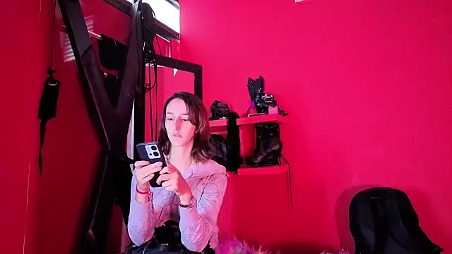 Ambar Roux  online show from 06-18-26, 12:53