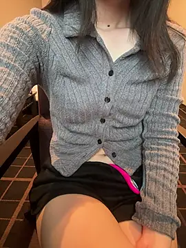 Snapshot of Mei_0906 chatting on 06-28-26, 04:18 Mei 0906 online show from 06-28-26, 04:18