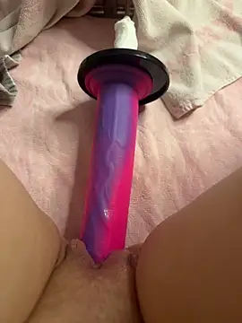 Snapshot of luisa1 chatting on 11-15-25, 07:43 luisa1 online show from 11-15-25, 07:43