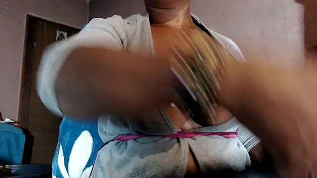 Snapshot of boobassymom chatting on 01-29-25, 03:33 boobassymom online show from 01-29-25, 03:33