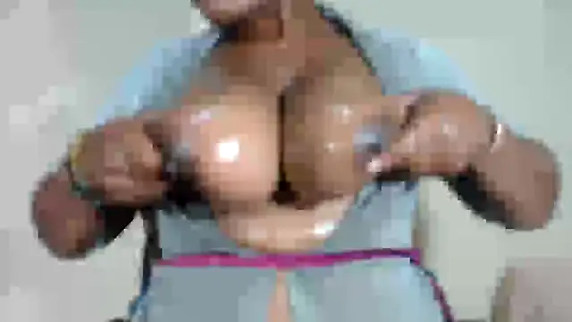 Snapshot of boobassymom chatting on 02-11-25, 05:40 boobassymom online show from 02-11-25, 05:40