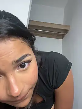 Snapshot of Mariangel_11 chatting on 12-21-24, 11:13 Mariangel 11 online show from 12-21-24, 11:13