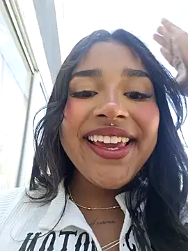 Snapshot of Mariangel_11 chatting on 09-25-25, 02:10 Mariangel 11 online show from 09-25-25, 02:10