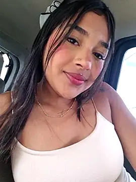 Snapshot of Mariangel_11 chatting on 10-06-25, 02:14 Mariangel 11 online show from 10-06-25, 02:14