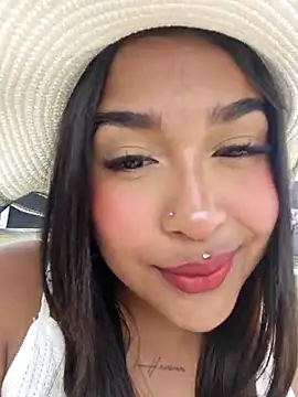 Snapshot of Mariangel_11 chatting on 10-17-25, 02:19 Mariangel 11 online show from 10-17-25, 02:19