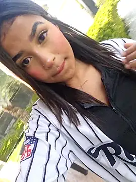 Snapshot of Mariangel_11 chatting on 10-30-25, 02:18 Mariangel 11 online show from 10-30-25, 02:18