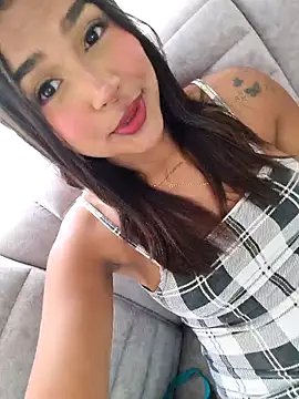 Snapshot of Mariangel_11 chatting on 11-15-25, 02:13 Mariangel 11 online show from 11-15-25, 02:13