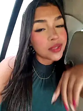 Snapshot of Mariangel_11 chatting on 11-21-25, 02:05 Mariangel 11 online show from 11-21-25, 02:05