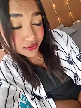 Snapshot of Mariangel_11 chatting on 11-24-25, 01:44 Mariangel 11 online show from 11-24-25, 01:44