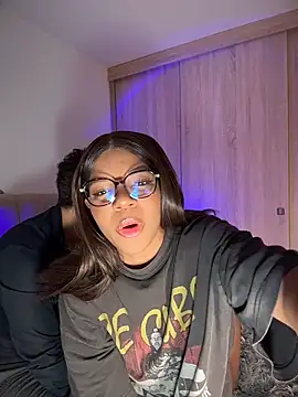 tiana nave online show from 04-17-26, 04:54