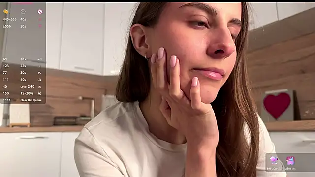 Snapshot of HellPeach chatting on 10-15-25, 08:53 HellPeach online show from 10-15-25, 08:53