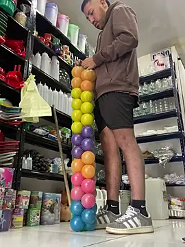 Snapshot of JuanZapata33 chatting on 12-20-24, 06:02 JuanZapata33 online show from 12-20-24, 06:02