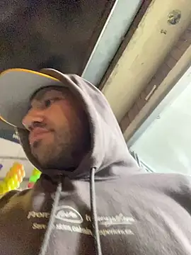 Snapshot of JuanZapata33 chatting on 12-25-24, 12:37 JuanZapata33 online show from 12-25-24, 12:37