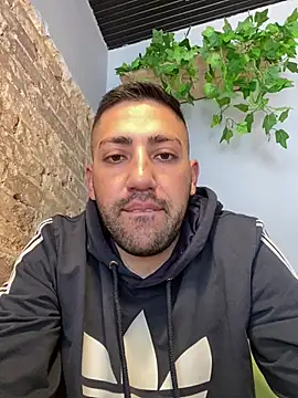 Snapshot of JuanZapata33 chatting on 12-26-24, 07:27 JuanZapata33 online show from 12-26-24, 07:27