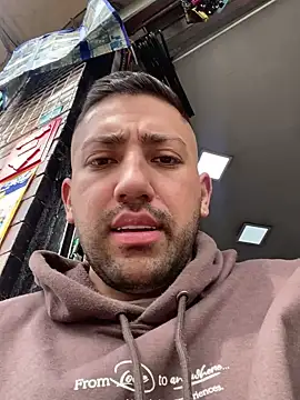 Snapshot of JuanZapata33 chatting on 12-29-24, 06:49 JuanZapata33 online show from 12-29-24, 06:49