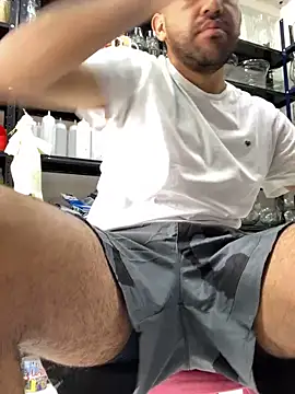 Snapshot of JuanZapata33 chatting on 01-08-25, 05:15 JuanZapata33 online show from 01-08-25, 05:15