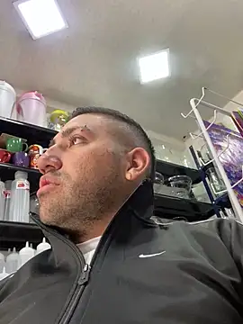 Snapshot of JuanZapata33 chatting on 01-17-25, 04:47 JuanZapata33 online show from 01-17-25, 04:47