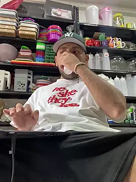 Snapshot of JuanZapata33 chatting on 01-21-25, 06:34 JuanZapata33 online show from 01-21-25, 06:34