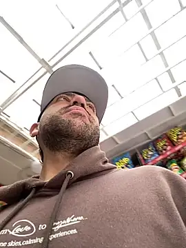 Snapshot of JuanZapata33 chatting on 02-03-25, 06:39 JuanZapata33 online show from 02-03-25, 06:39