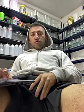 Snapshot of JuanZapata33 chatting on 02-05-25, 06:15 JuanZapata33 online show from 02-05-25, 06:15