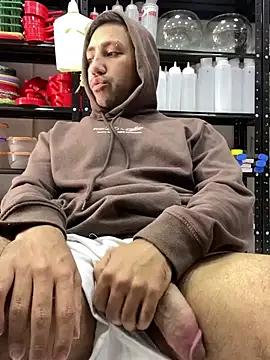 Snapshot of JuanZapata33 chatting on 02-10-25, 06:13 JuanZapata33 online show from 02-10-25, 06:13