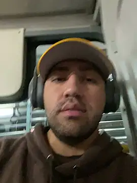 Snapshot of JuanZapata33 chatting on 02-19-25, 11:25 JuanZapata33 online show from 02-19-25, 11:25