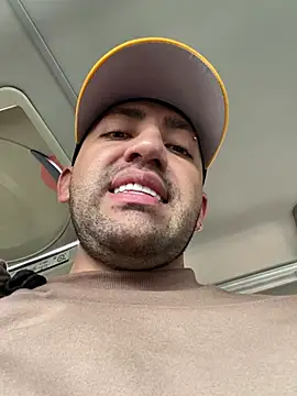 Snapshot of JuanZapata33 chatting on 03-06-25, 05:33 JuanZapata33 online show from 03-06-25, 05:33