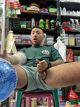 Snapshot of JuanZapata33 chatting on 09-10-25, 05:02 JuanZapata33 online show from 09-10-25, 05:02