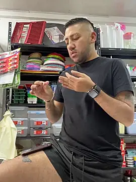 Snapshot of JuanZapata33 chatting on 09-17-25, 02:52 JuanZapata33 online show from 09-17-25, 02:52