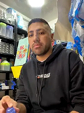 Snapshot of JuanZapata33 chatting on 09-28-25, 09:09 JuanZapata33 online show from 09-28-25, 09:09