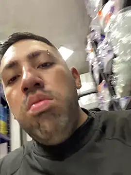 Snapshot of JuanZapata33 chatting on 10-08-25, 09:45 JuanZapata33 online show from 10-08-25, 09:45