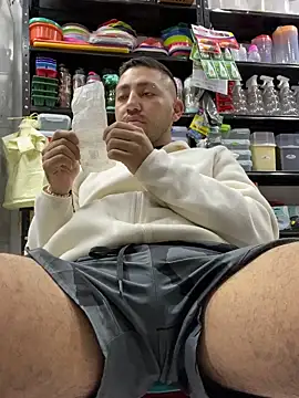 Snapshot of JuanZapata33 chatting on 10-09-25, 10:19 JuanZapata33 online show from 10-09-25, 10:19