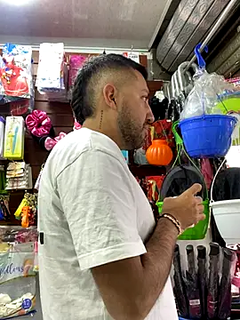 Snapshot of JuanZapata33 chatting on 10-11-25, 09:02 JuanZapata33 online show from 10-11-25, 09:02