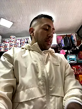 Snapshot of JuanZapata33 chatting on 10-12-25, 07:13 JuanZapata33 online show from 10-12-25, 07:13