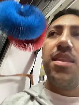 Snapshot of JuanZapata33 chatting on 10-22-25, 11:04 JuanZapata33 online show from 10-22-25, 11:04