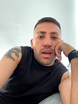 Snapshot of JuanZapata33 chatting on 10-27-25, 09:08 JuanZapata33 online show from 10-27-25, 09:08