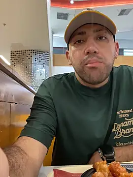 Snapshot of JuanZapata33 chatting on 10-29-25, 08:54 JuanZapata33 online show from 10-29-25, 08:54