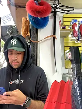 Snapshot of JuanZapata33 chatting on 11-04-25, 09:36 JuanZapata33 online show from 11-04-25, 09:36