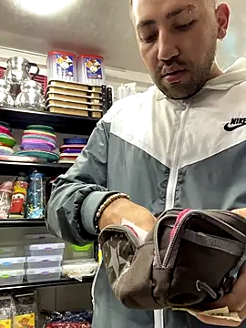 Snapshot of JuanZapata33 chatting on 11-15-25, 09:54 JuanZapata33 online show from 11-15-25, 09:54