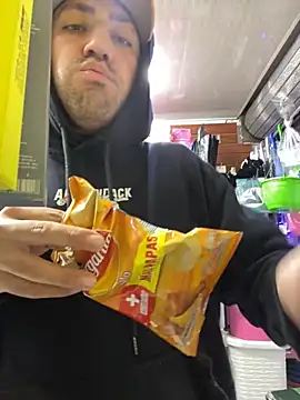 Snapshot of JuanZapata33 chatting on 11-19-25, 09:59 JuanZapata33 online show from 11-19-25, 09:59