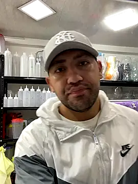 Snapshot of JuanZapata33 chatting on 11-25-25, 07:25 JuanZapata33 online show from 11-25-25, 07:25