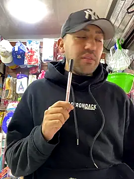 Snapshot of JuanZapata33 chatting on 11-26-25, 09:16 JuanZapata33 online show from 11-26-25, 09:16