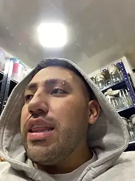 Snapshot of JuanZapata33 chatting on 11-28-25, 10:01 JuanZapata33 online show from 11-28-25, 10:01