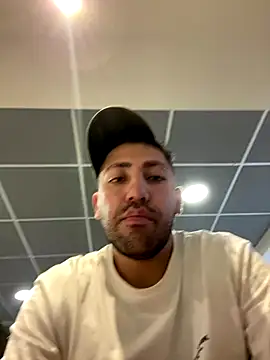 Snapshot of JuanZapata33 chatting on 12-05-25, 08:27 JuanZapata33 online show from 12-05-25, 08:27