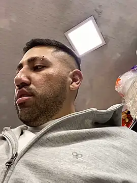 Snapshot of JuanZapata33 chatting on 12-13-25, 11:54 JuanZapata33 online show from 12-13-25, 11:54